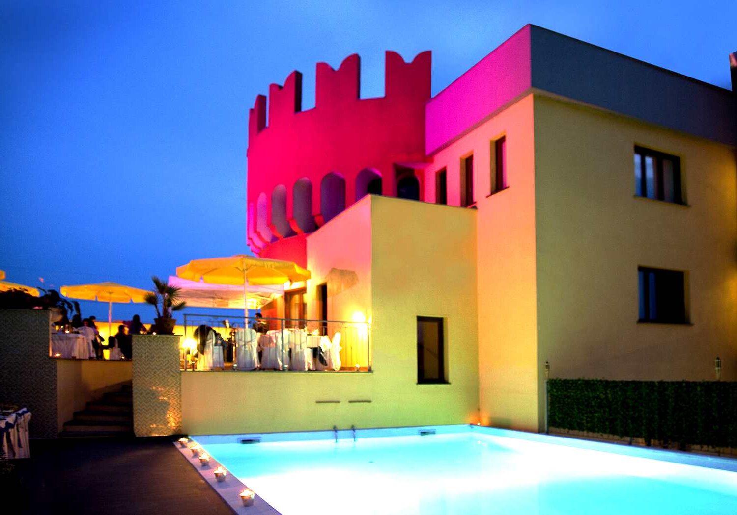 piscina-esterna-hotel-milano-pavia